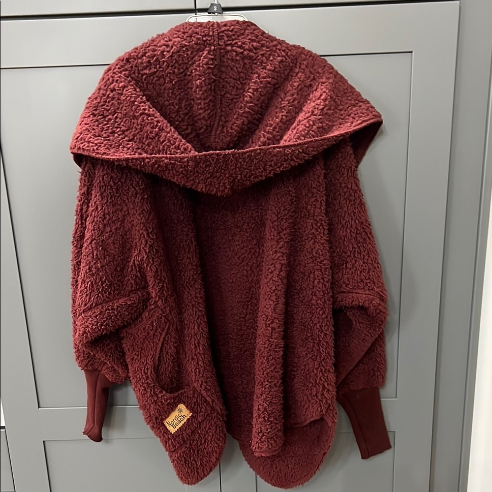 Nordic Beach Burgundy Teddy Jacket with Plush Texture and Oversized Fit - Picture 7 of 8